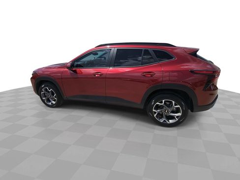 Used 2024 Chevrolet Trax LT w/ LT Convenience Package FWD image 6