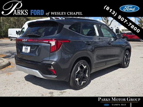 Used 2024 Kia Seltos EX image 4