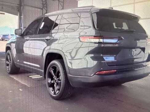 Used 2023 Jeep Grand Cherokee L Laredo RWD image 10
