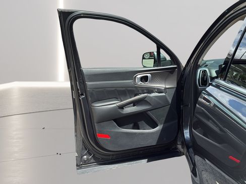 Used 2024 Kia Sorento SX FWD image 11