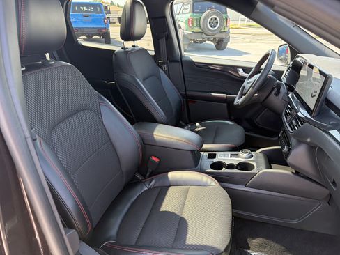 Used 2023 Ford Escape ST-Line w/ Tech Pack #1 AWD/4WD image 8
