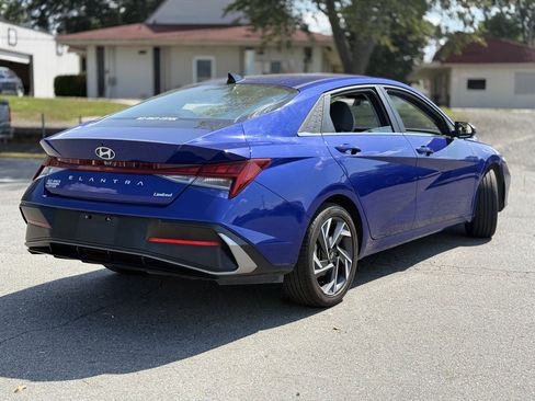 Used 2025 Hyundai Elantra Limited FWD image 9