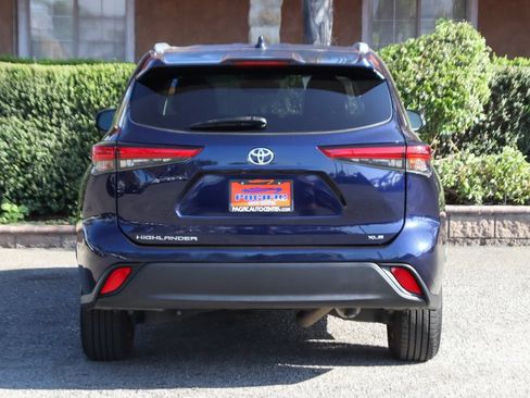Used 2022 Toyota Highlander XLE FWD image 7