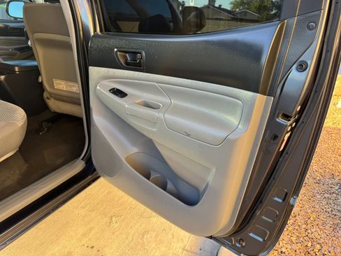 Used 2015 Toyota Tacoma PreRunner w/ SR5 Package RWD image 7