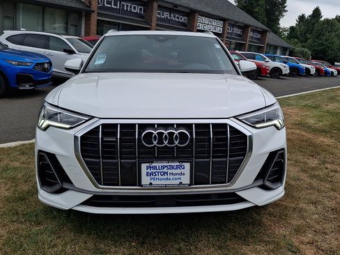 Used 2024 Audi Q3 2.0T Premium AWD/4WD image 2
