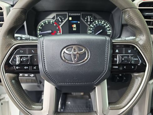 Used 2022 Toyota Tundra SR5 w/ SR5 Convenience Package AWD/4WD image 12