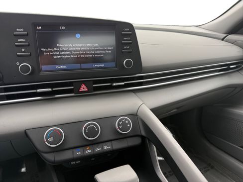 Certified 2024 Hyundai Elantra SE FWD image 12