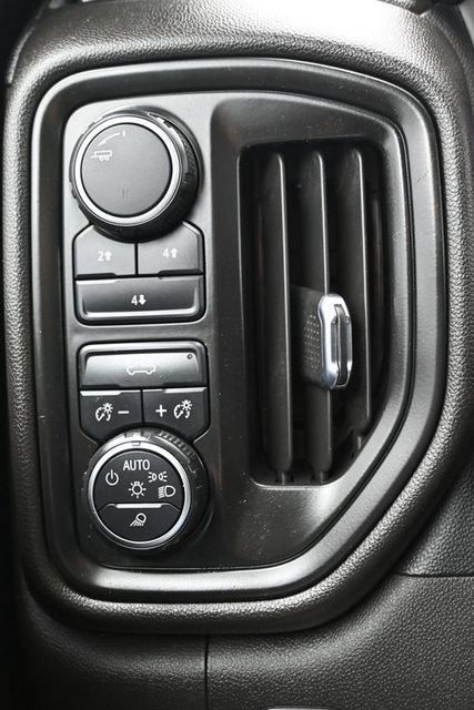 Used 2022 Chevrolet Silverado 2500 Custom w/ Custom Value Package AWD/4WD image 25