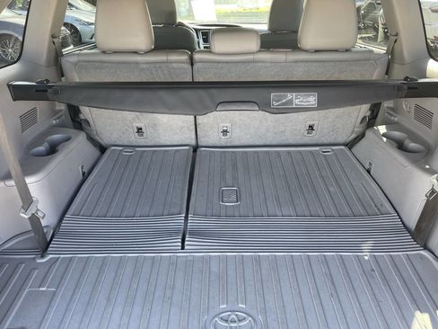 Used 2018 Toyota Highlander XLE image 19