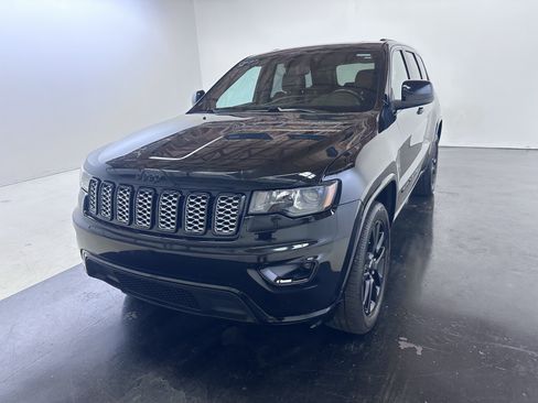 Used 2020 Jeep Grand Cherokee Altitude AWD/4WD image 6