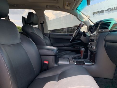 Used 2015 Lexus LX 570 4WD w/ Luxury Package image 35
