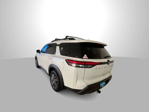 Used 2022 Nissan Pathfinder SV image 6