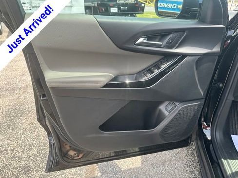 New 2026 Chevrolet Equinox LT w/ Convenience Package II FWD image 11