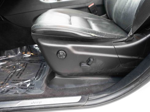 Used 2016 Jeep Grand Cherokee Limited image 12