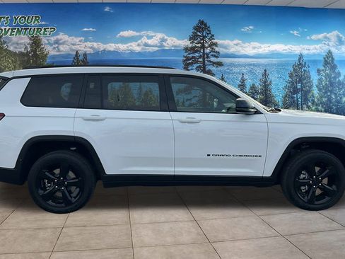 New 2025 Jeep Grand Cherokee L Altitude image 4