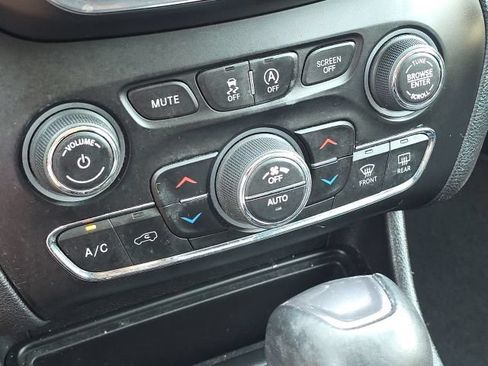 Used 2020 Jeep Cherokee Limited AWD/4WD image 34