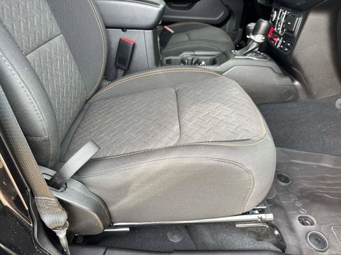 Used 2024 Jeep Gladiator Mojave w/ Technology Group image 11