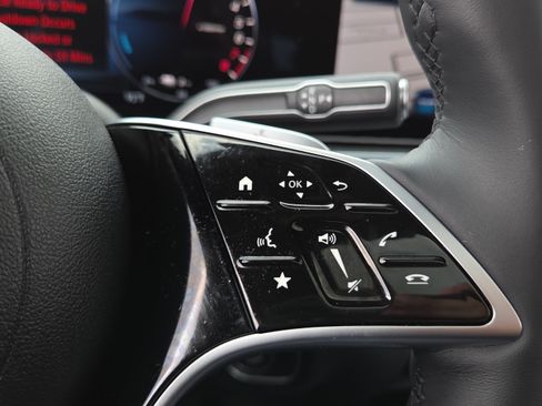 Used 2025 Mercedes-Benz GLE 450e 4MATIC image 24