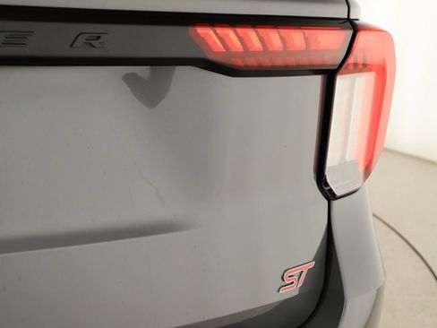 Used 2025 Ford Explorer ST AWD/4WD image 31