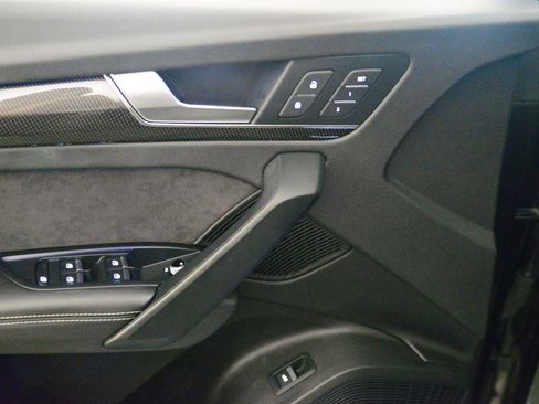 Used 2018 Audi SQ5 Prestige w/ Prestige Package image 28