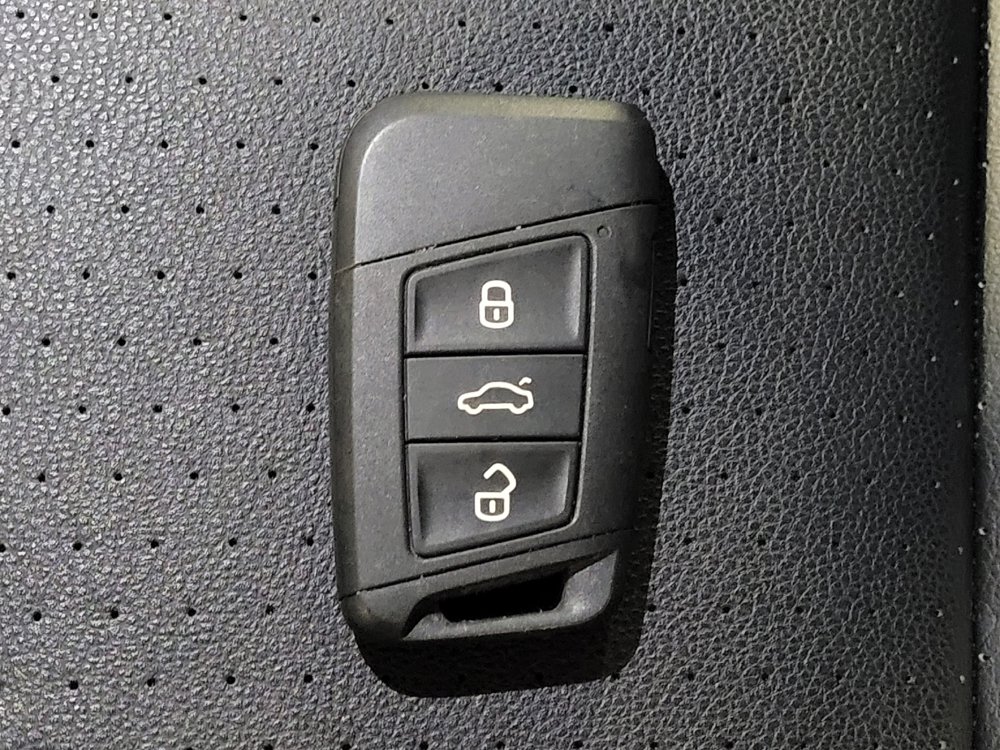 Used 2023 Volkswagen Atlas Cross Sport SE FWD image 32