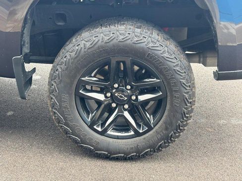 Used 2023 Chevrolet Silverado 1500 LT Trail Boss w/ LPO, Dark Essentials Package image 7