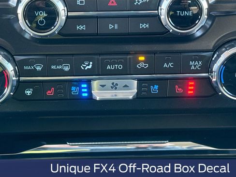 New 2026 Ford F250 Lariat w/ Black Appearance Package image 28