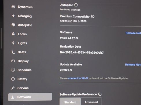 Used 2023 Tesla Model 3 Standard Range image 9