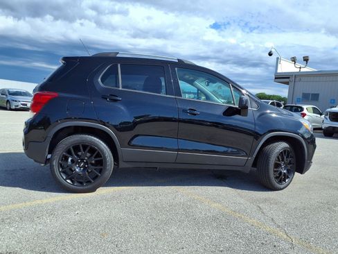 Used 2021 Chevrolet Trax LT w/ Midnight Edition AWD/4WD image 30