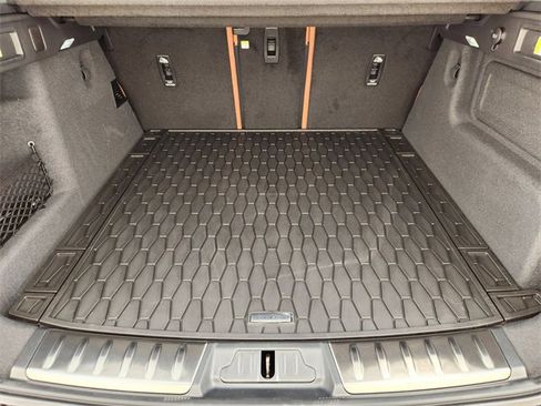 Used 2026 Jaguar F-PACE R-Dynamic S image 31