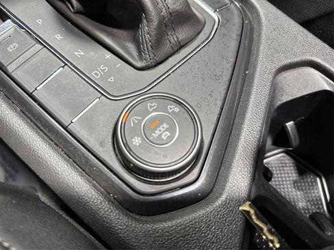 Used 2019 Volkswagen Tiguan SE w/ Panoramic Sunroof Package image 27