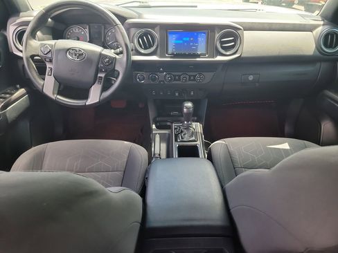 Used 2019 Toyota Tacoma TRD Off-Road AWD/4WD image 12