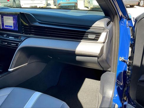 Used 2025 Toyota Camry SE w/ Convenience Package FWD image 18