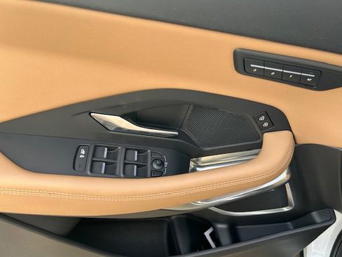 Certified 2022 Jaguar E-PACE SE image 14