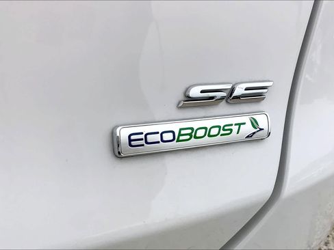 Used 2017 Ford Fusion SE w/ Equipment Group 201A FWD image 10