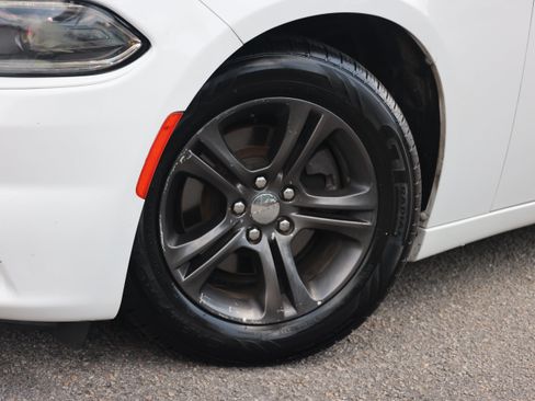Used 2020 Dodge Charger SXT RWD image 17