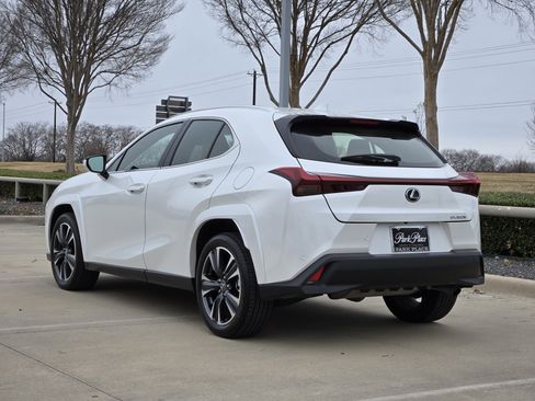 Used 2025 Lexus UX 300h FWD image 4