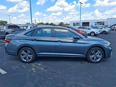 Used 2024 Volkswagen Jetta SE image 7