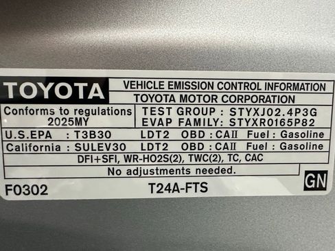 Used 2025 Toyota Highlander XLE AWD/4WD image 78