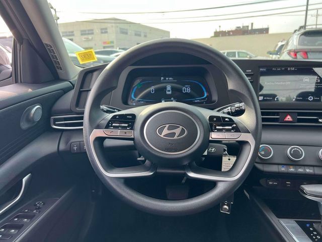 Certified 2026 Hyundai Elantra SE w/ Cargo Package FWD image 14