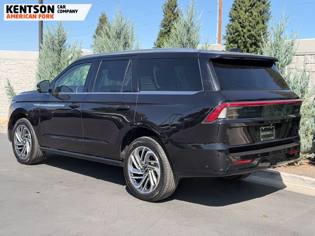 Used 2025 Lincoln Navigator Reserve AWD/4WD image 5