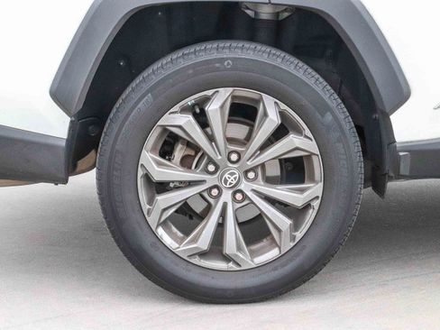 Used 2022 Toyota RAV4 XLE Premium AWD/4WD image 9