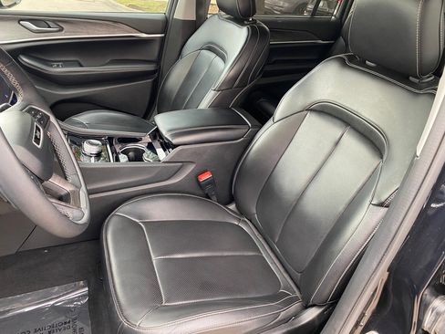 Used 2023 Jeep Grand Cherokee L Limited w/ Luxury Tech Group II image 34