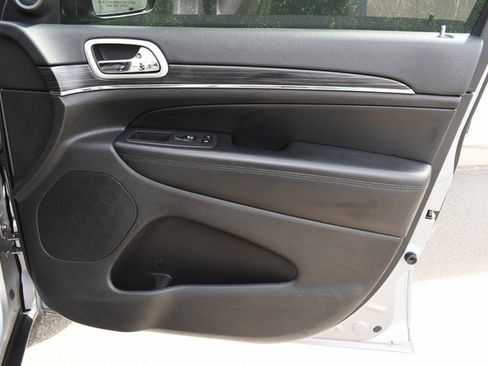 Used 2019 Jeep Grand Cherokee Limited w/ Luxury Group II image 24