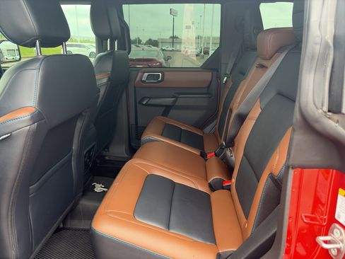 Used 2024 Ford Bronco Outer Banks AWD/4WD image 11