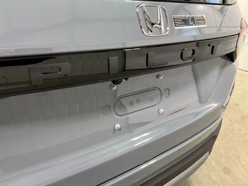New 2025 Honda Pilot Touring image 9