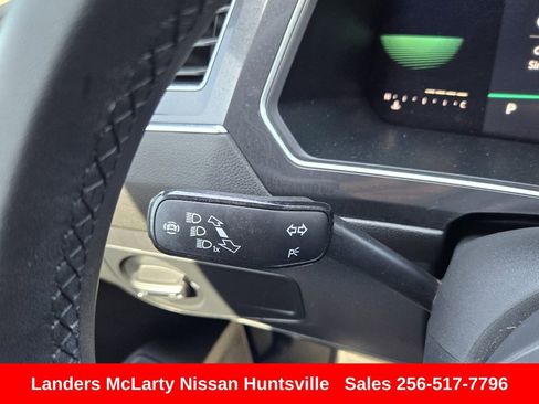 Used 2022 Volkswagen Tiguan SE R-Line image 28