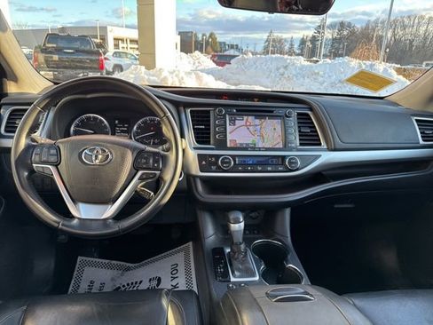 Used 2018 Toyota Highlander XLE image 32