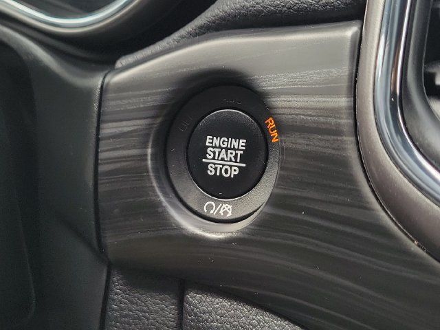 Used 2020 Jeep Grand Cherokee Laredo AWD/4WD image 24