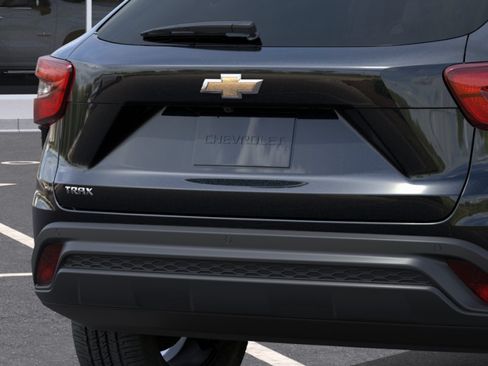 New 2026 Chevrolet Trax LS w/ LS Convenience Package FWD image 38